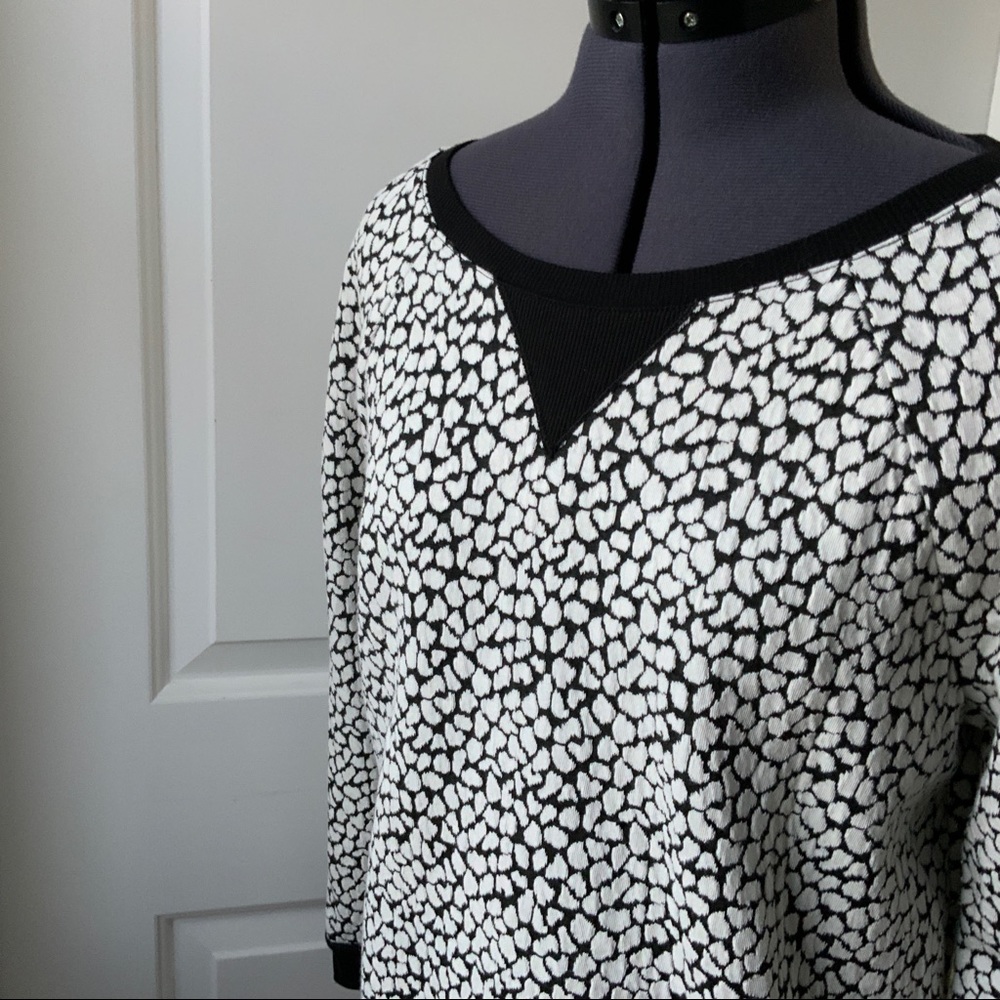 Apt. 9 Black And White Textured Pattern Top Euc - image 2
